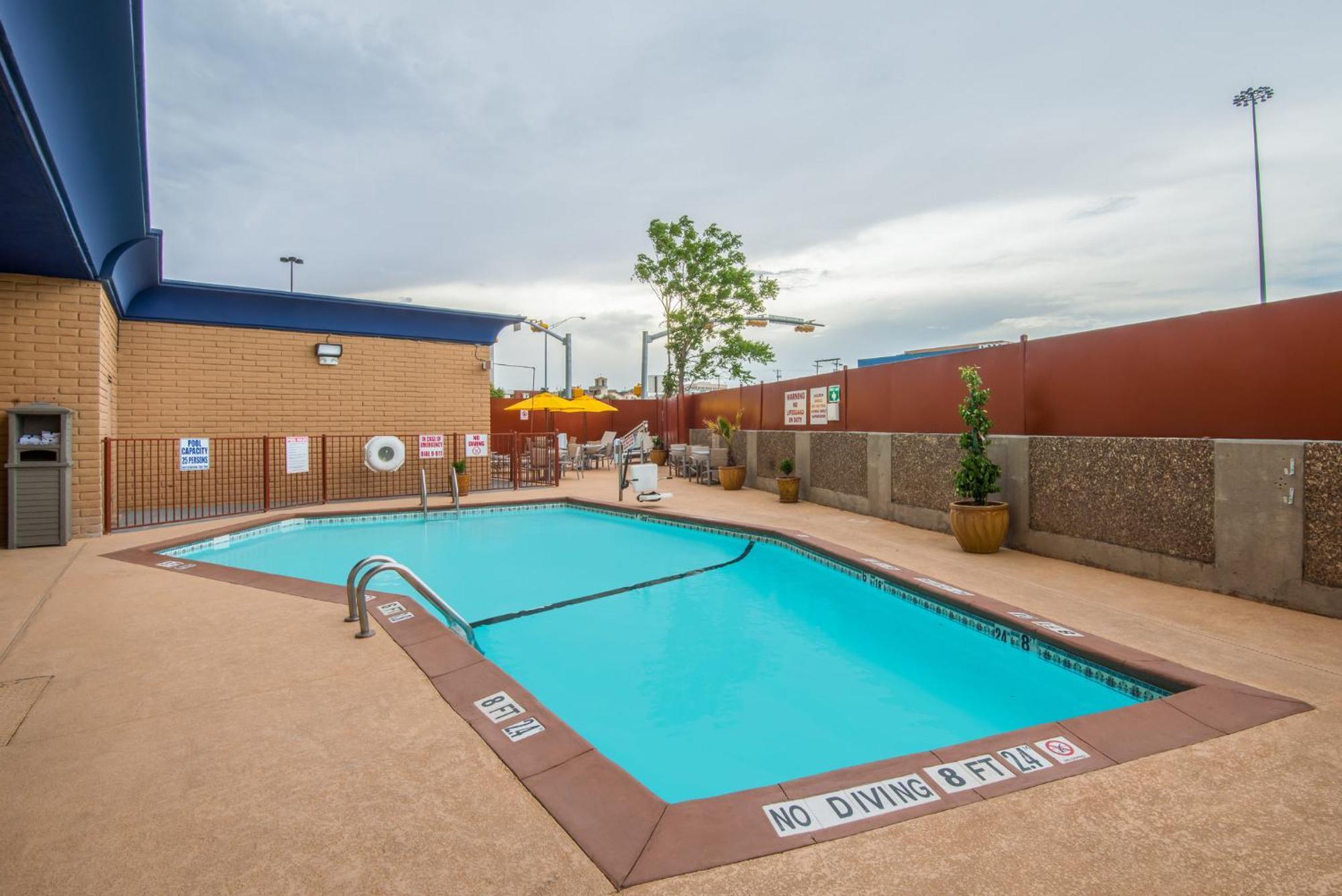 Holiday Inn Express El Paso-Central By Ihg Exterior foto